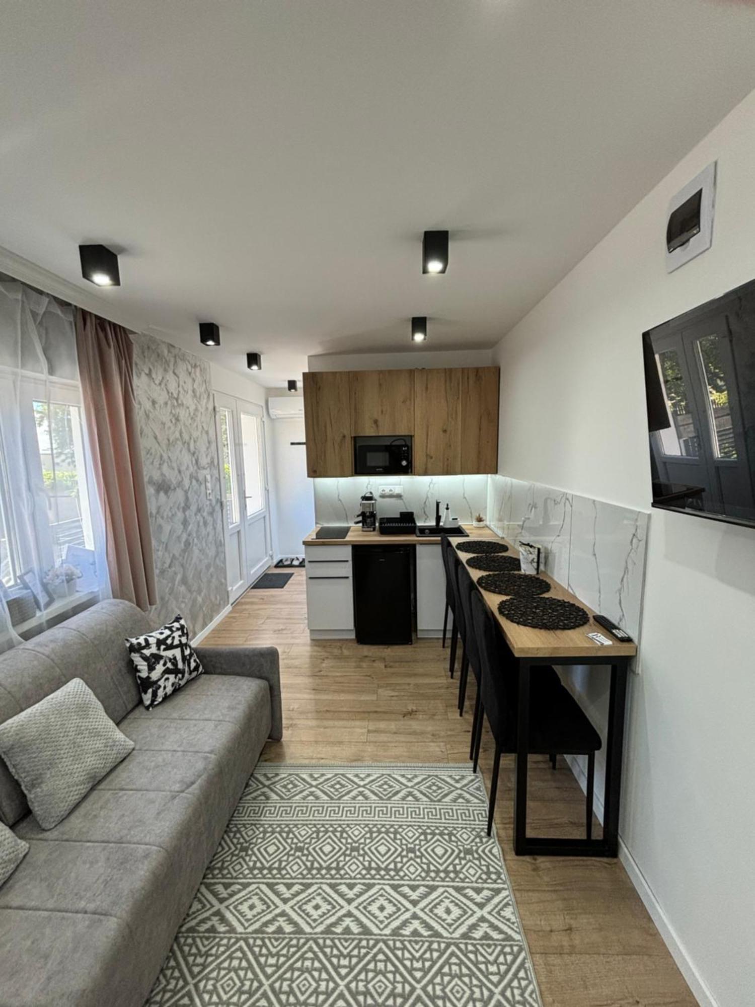 Apartment Belvarosi Lux 2 *